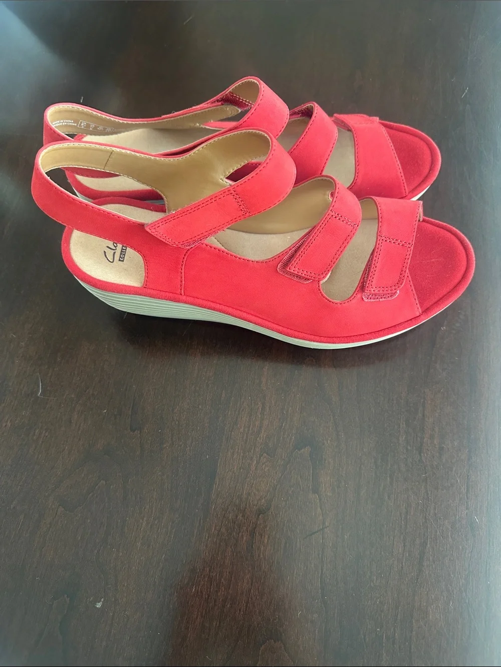 Clarks NWOB Women’s Red Nubuck Reedly Juno Wedge Sandals Size 11 Coastal Travel